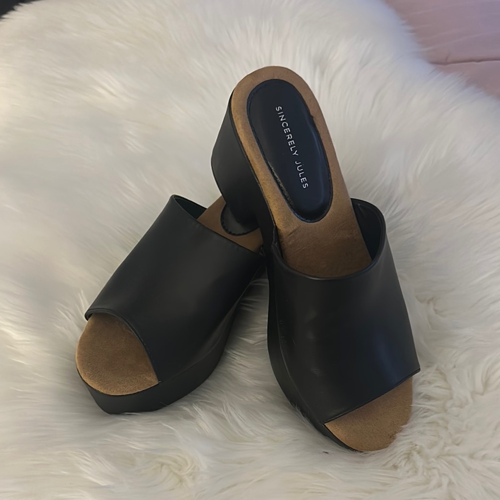 New Sincerely Jules Black and Tan Mules with Woven Texture